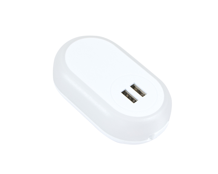 A2495, Cargador doble USB y lámpara LED con botón de encendido. Salida 5.0 V-2.0 A. Presentación: caja en color blanco.